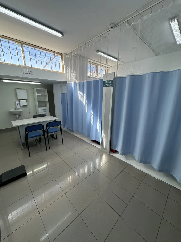 Área de atención de emergencias de Clínica Moderna Quito