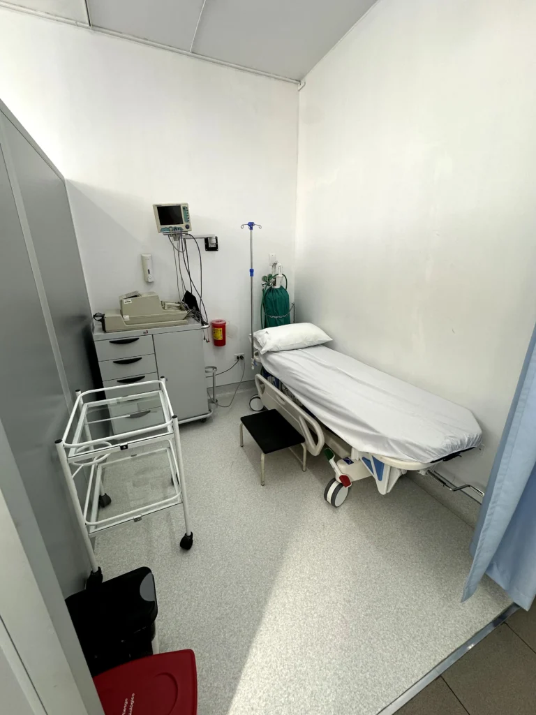 Espacio de atención en Emergencias de Clínica Moderna Quito