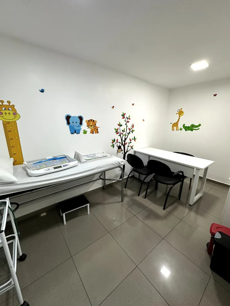 Consultorio de Pediatría de Clínica Moderna Quito