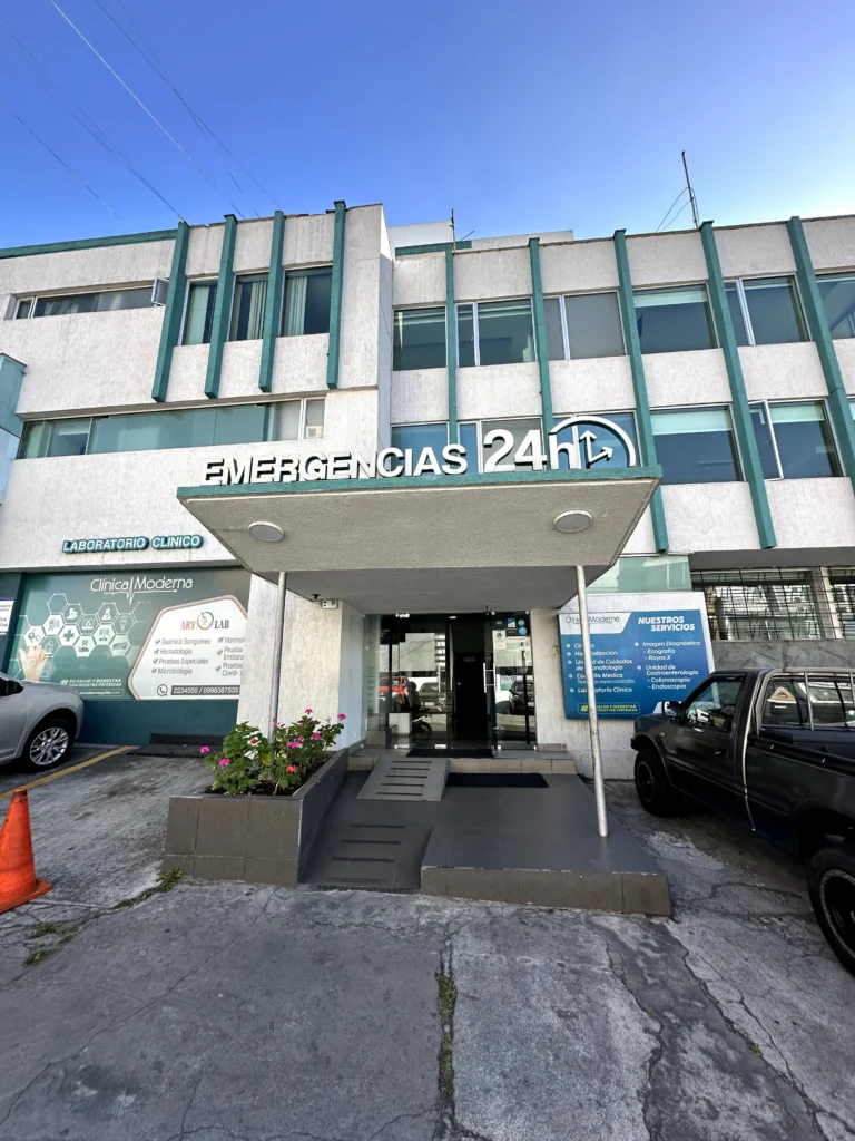 Acceso de Emergencias 24/7 de Clínica Moderna Quito